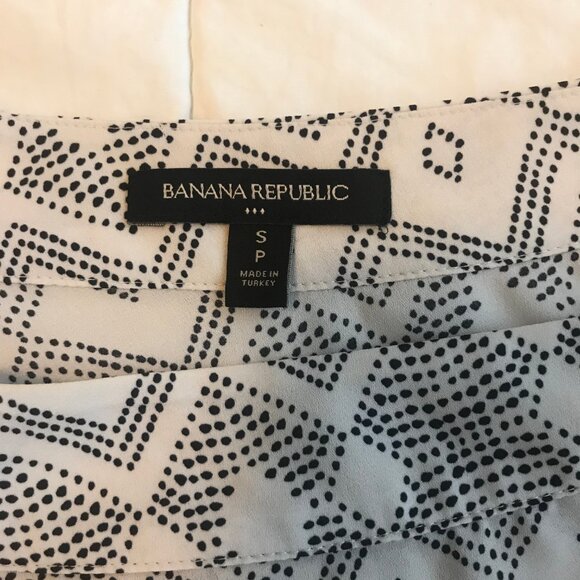 Banana Republic Asymmetrical Blouse in Size Small - Picture 9 of 10